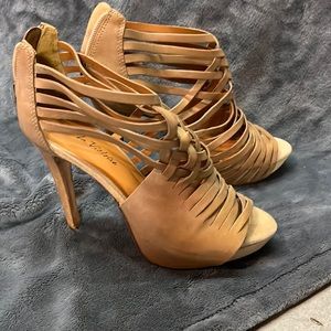 Pour la Victoire stilettos
